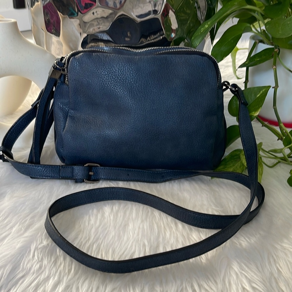 Urban Expression Crossbody Bag